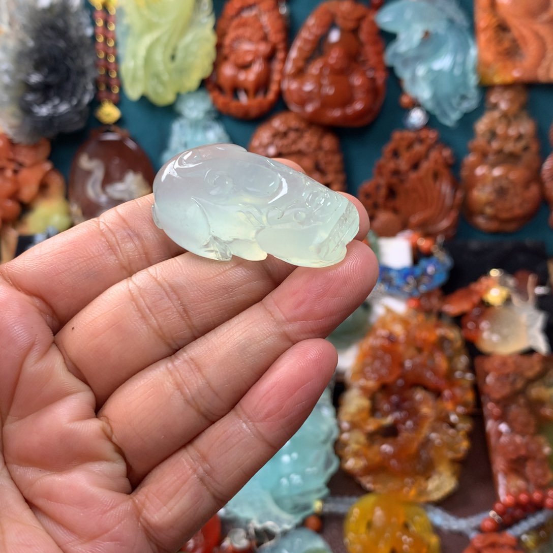 蛇纹石玉挂坠未镶嵌