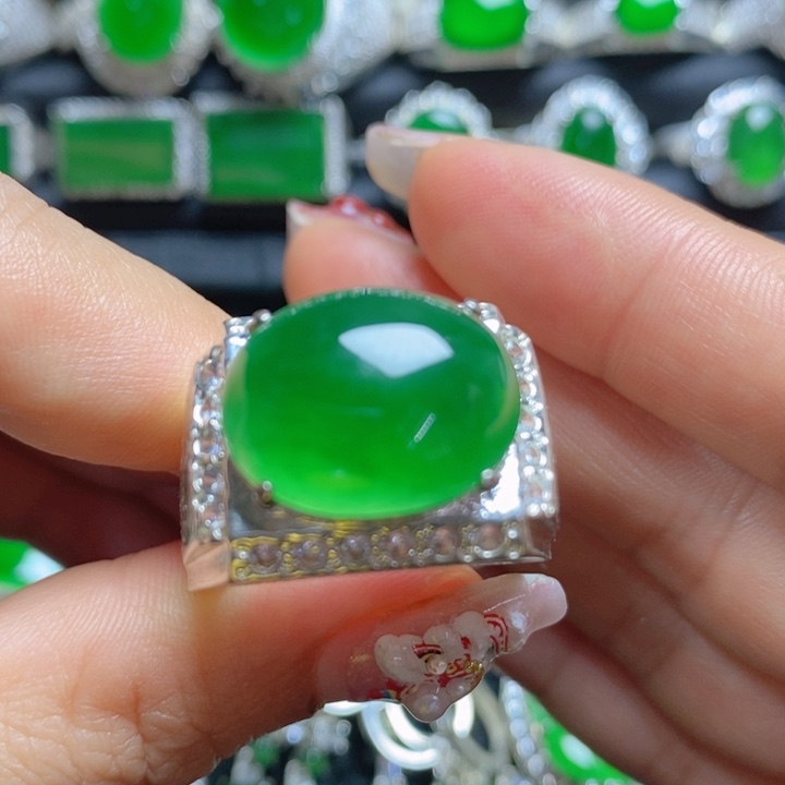 翡翠挂件未镶嵌蛋面