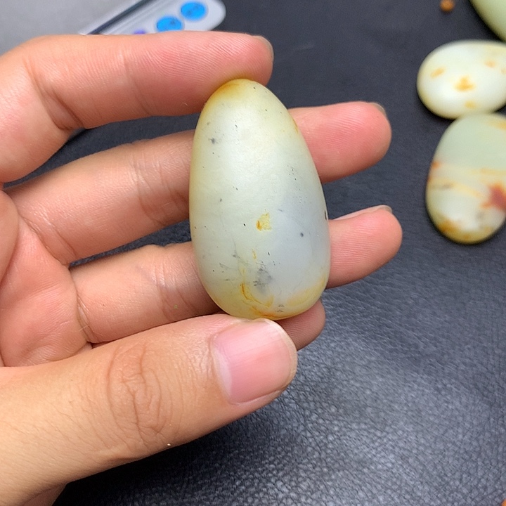 未镶嵌和田玉（糖玉）挂件