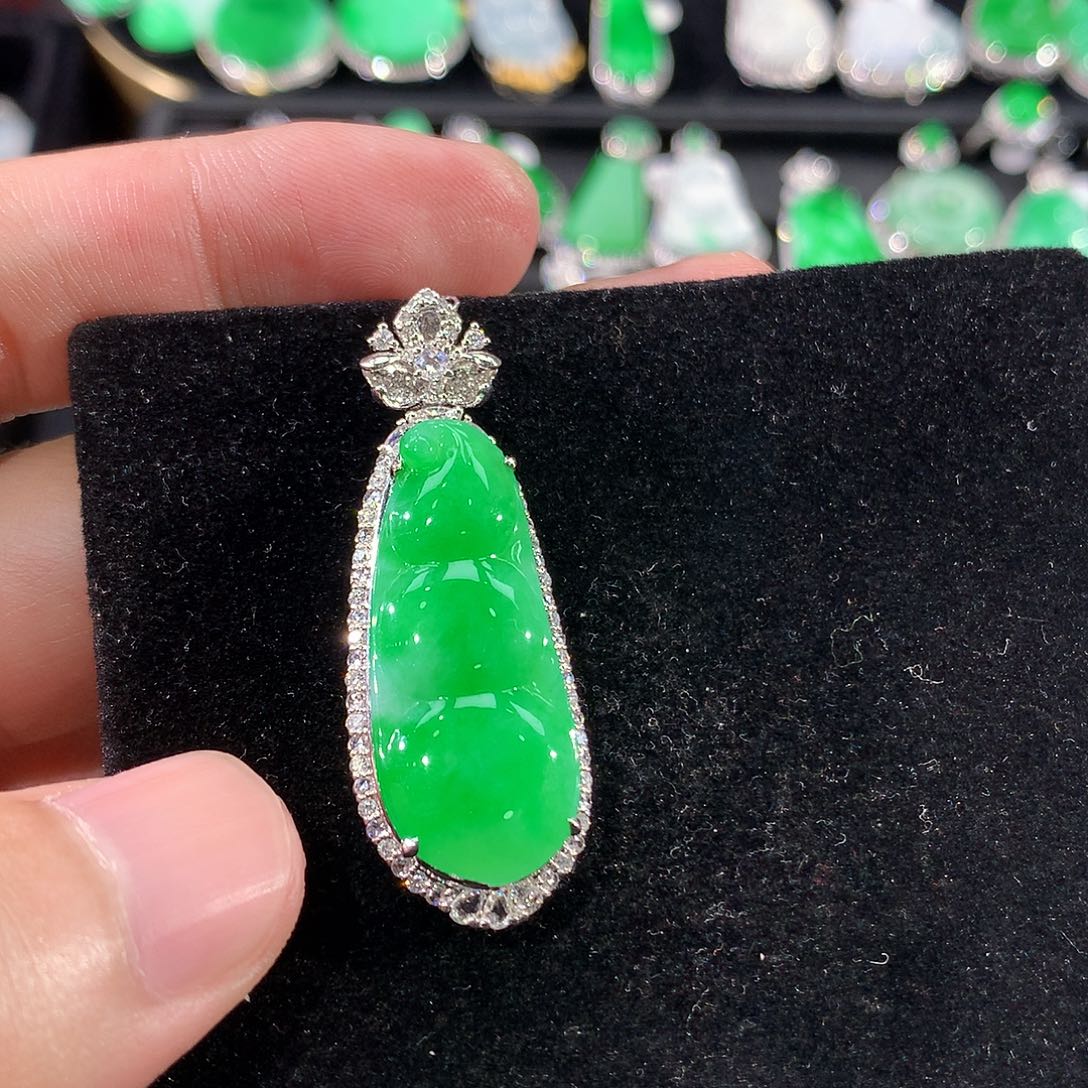 翡翠22K金镶嵌颈饰