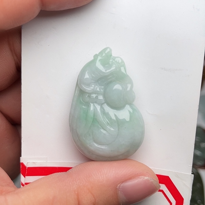 翡翠未镶嵌颈饰老鼠