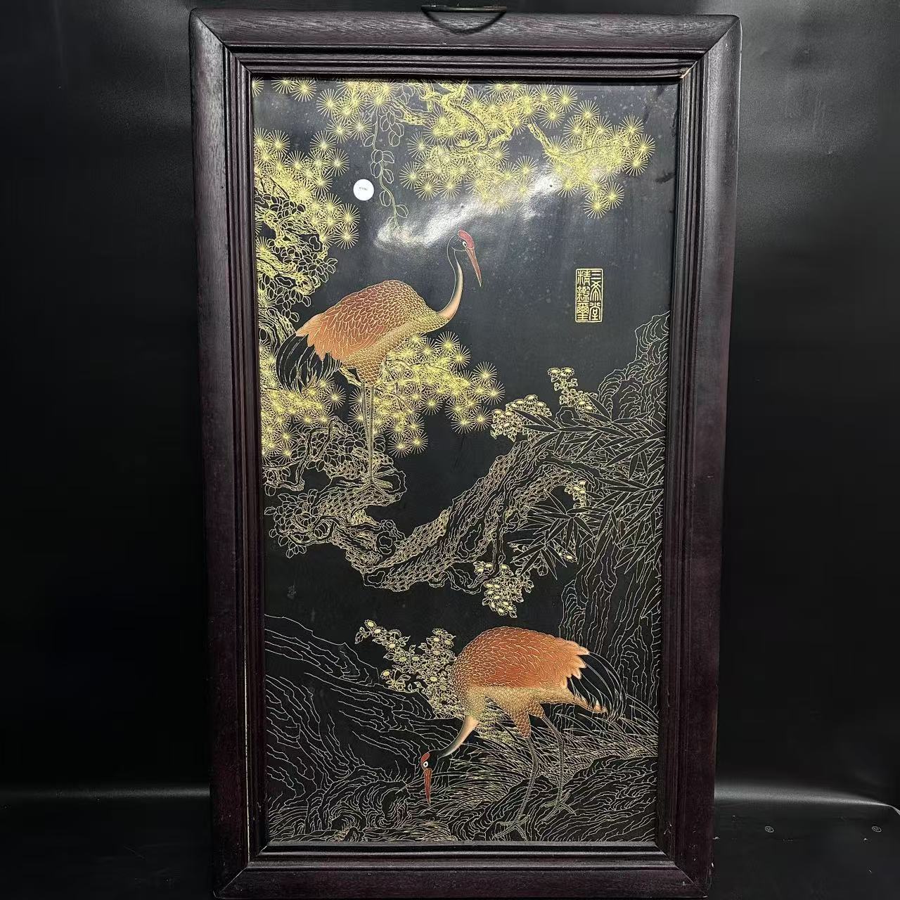 墨底矾红描金松鹤延年瓷板画