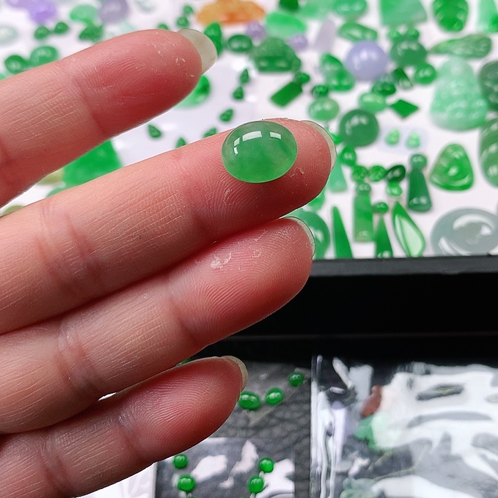 翡翠颈饰未镶嵌翡翠