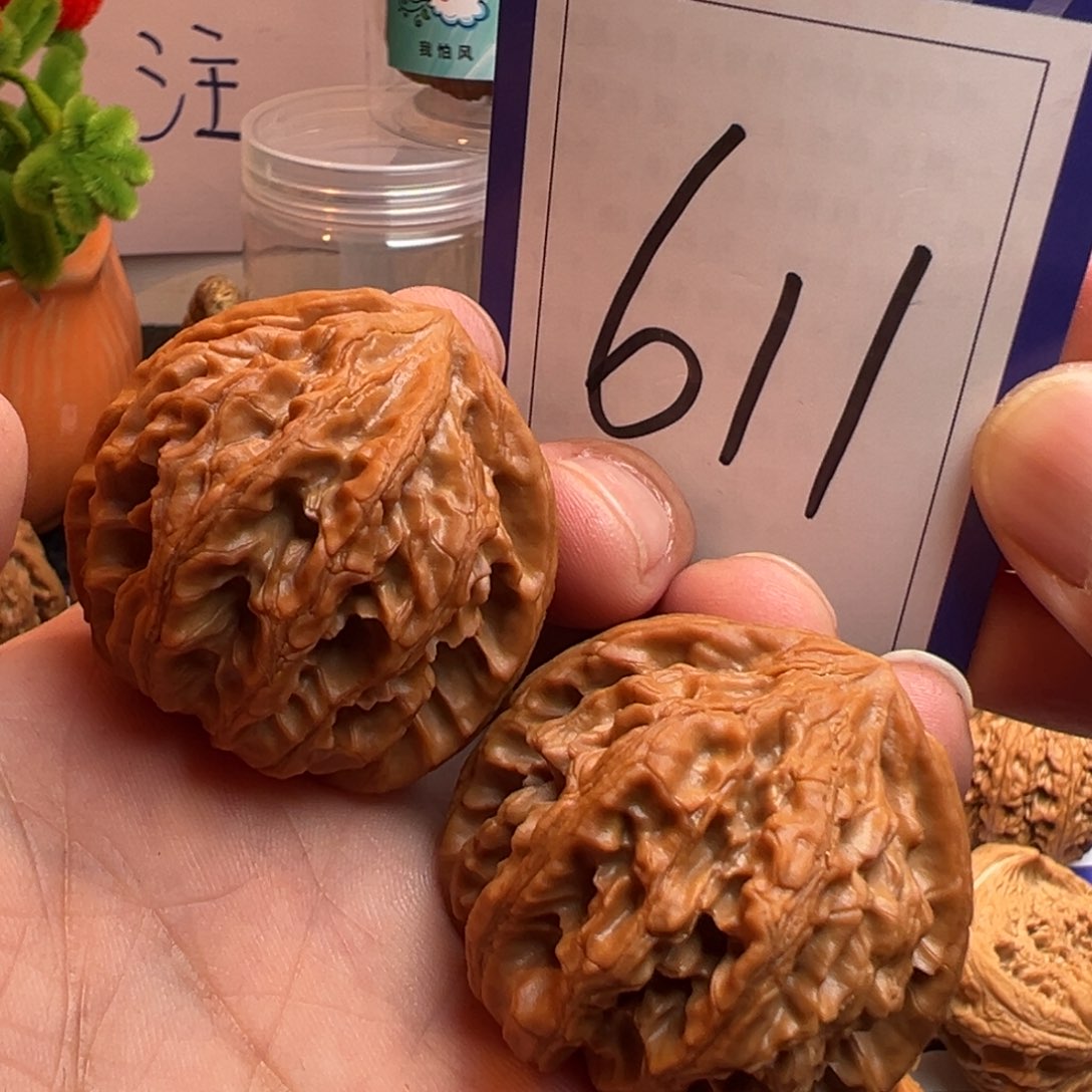 文玩核桃把件全品野生八棱41尺寸611号