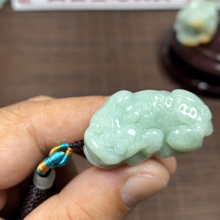 颈饰未镶嵌翡翠天然翡翠玉A货配证书