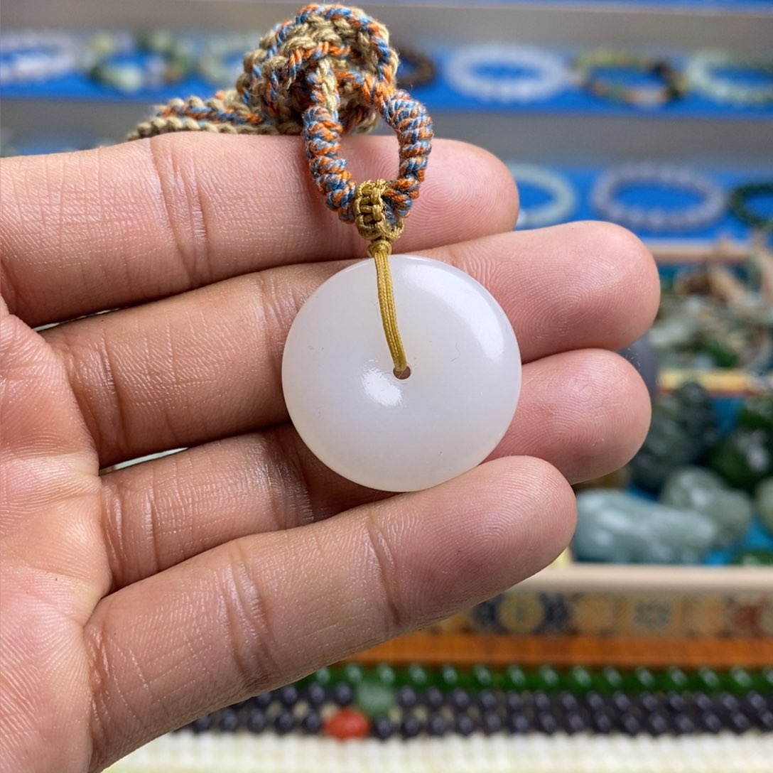 和田玉吊坠未镶嵌