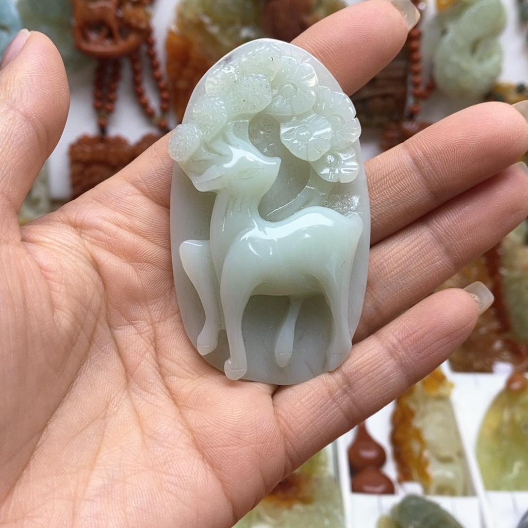 蛇纹石玉颈饰未镶嵌