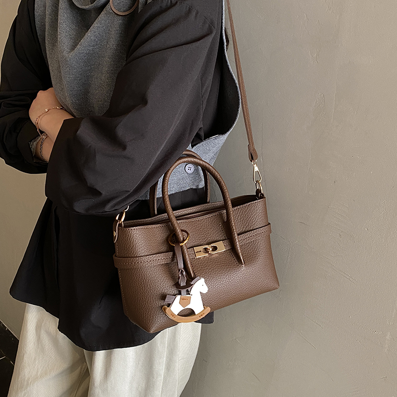 韩国小众手提包包女2025新款时尚百搭单肩斜挎包复古通勤小托特包