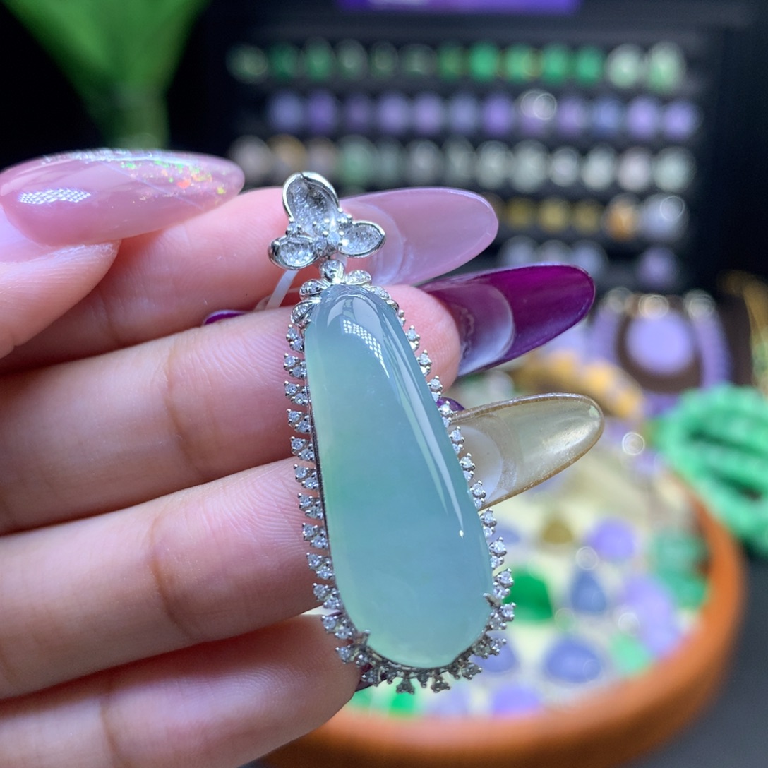 翡翠18K金镶嵌颈饰