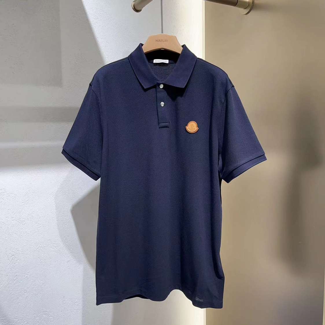 全新未使用Moncler盟可睐 8A00014 海军蓝色按扣徽标短袖polo衫