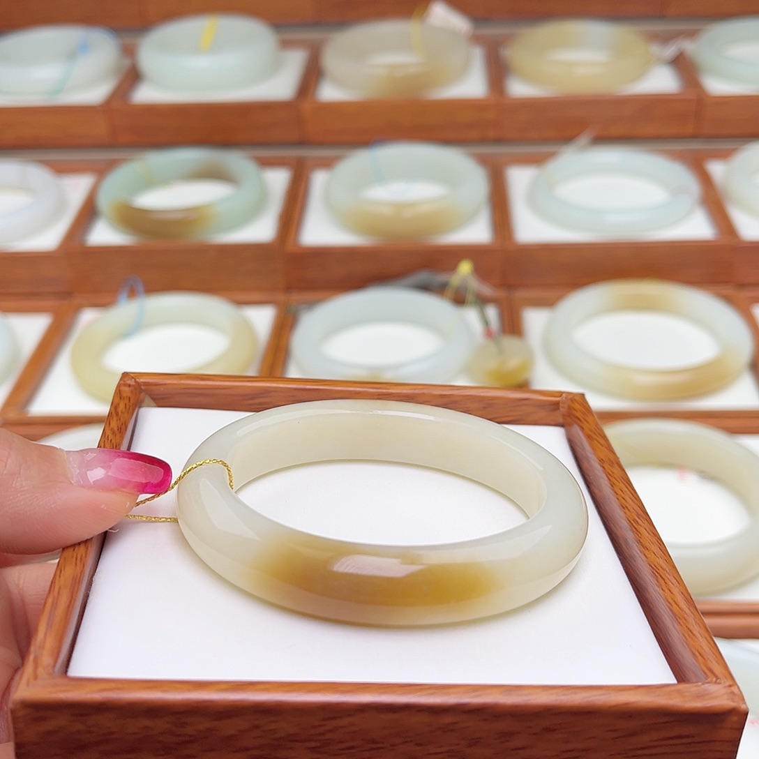 和田玉手镯未镶嵌M****n50.9