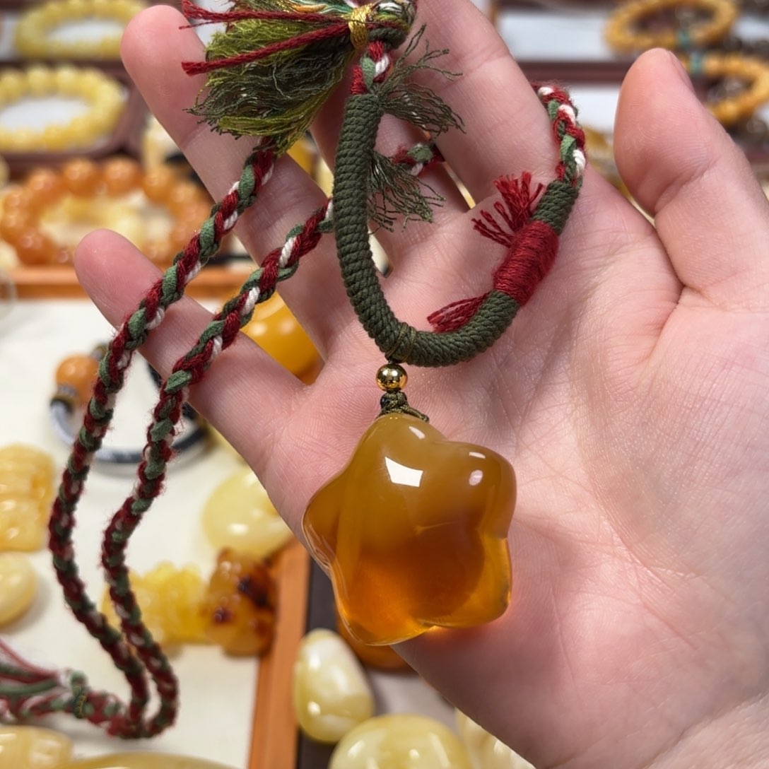 蜜蜡裸石未镶嵌雕刻