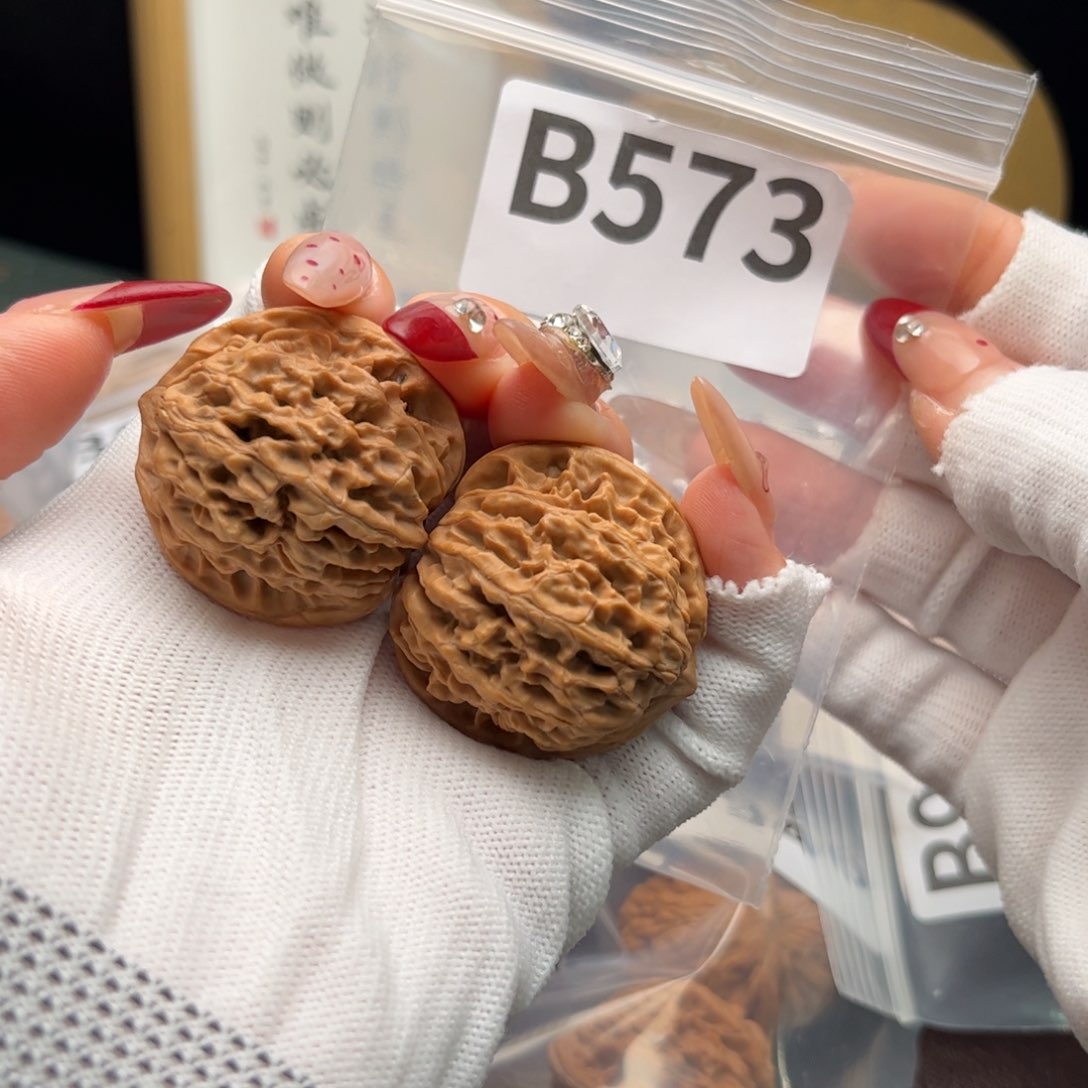 文玩核桃把件36女娲石b 573