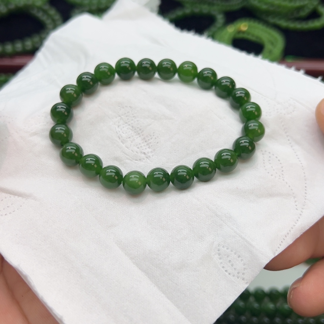 小***王和田玉（碧玉）未镶嵌颈饰卡8 肉底 辣绿 个别有黑 小内裂