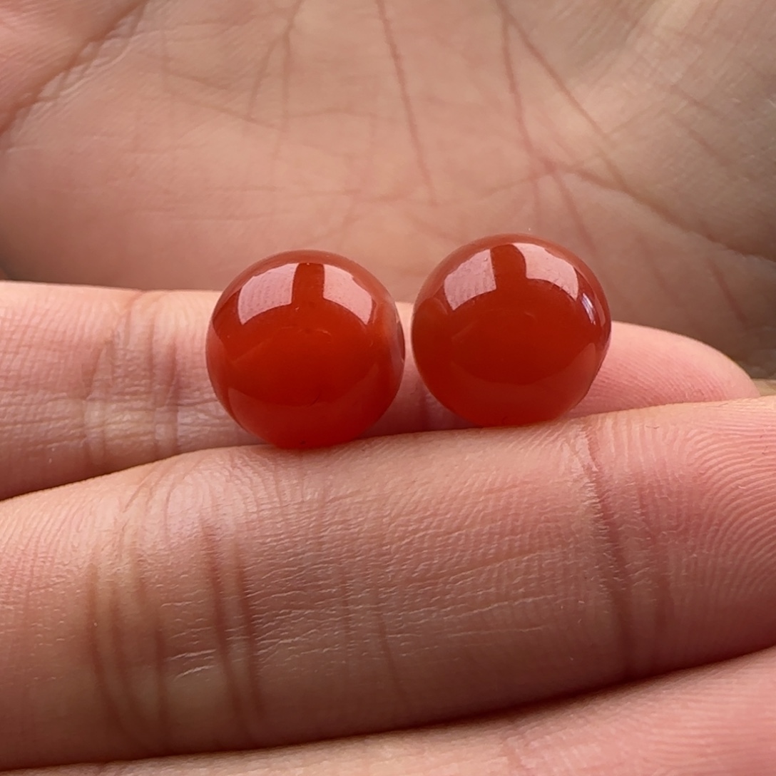 南红玛瑙未镶嵌圆珠10.8对珠孔马牙，有洞纹