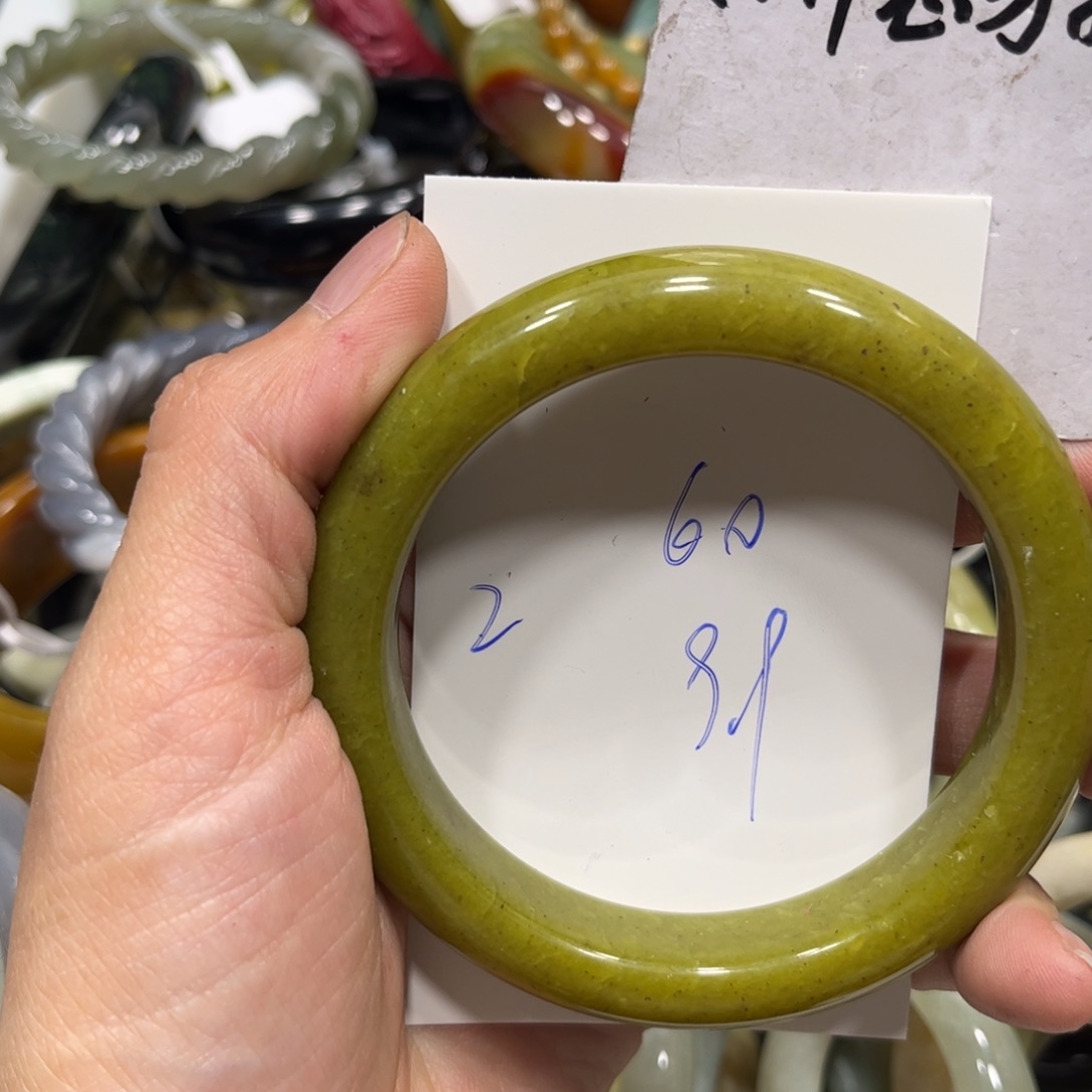 蛇纹石玉手镯未镶嵌