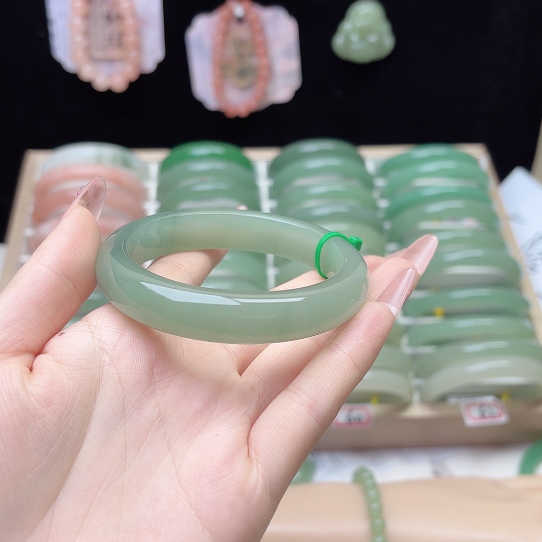 石英质玉未镶嵌手镯60