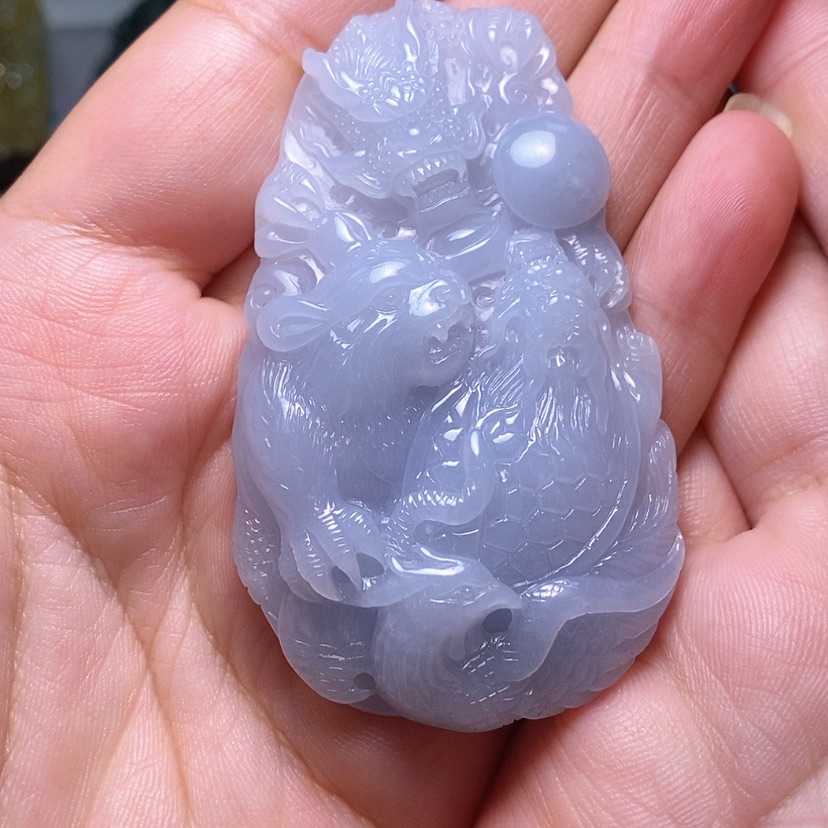 【闪购商品】翡翠未镶嵌颈饰。