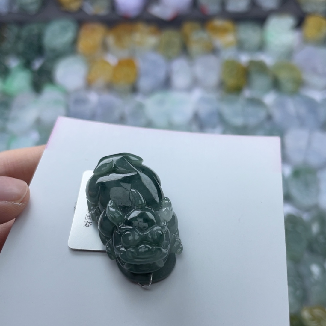 翡翠颈饰未镶嵌貔貅