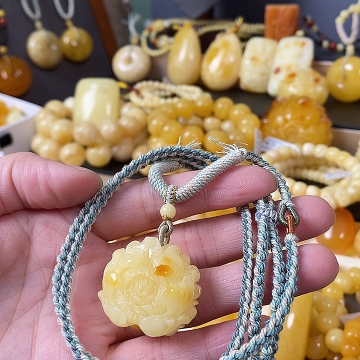 琥珀未镶嵌裸石牡丹花