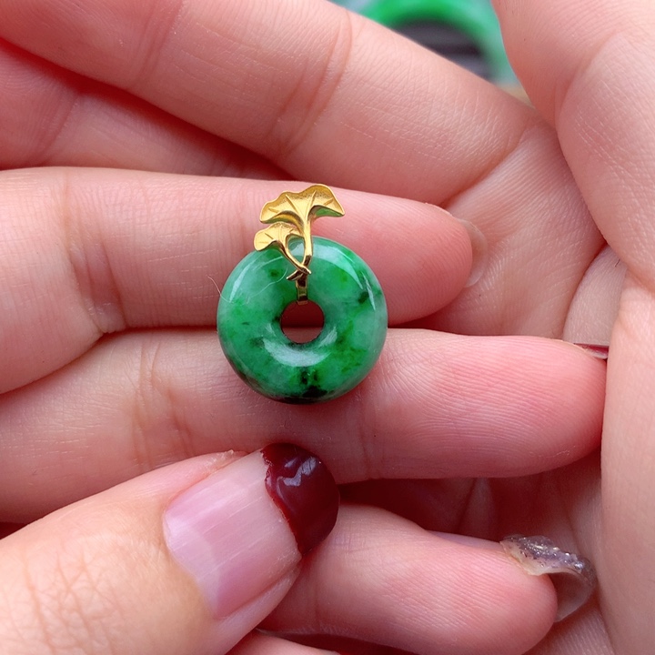 翡翠颈饰18K金镶嵌翡翠