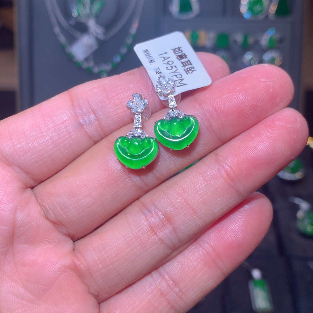 18K金镶嵌翡翠耳坠如意