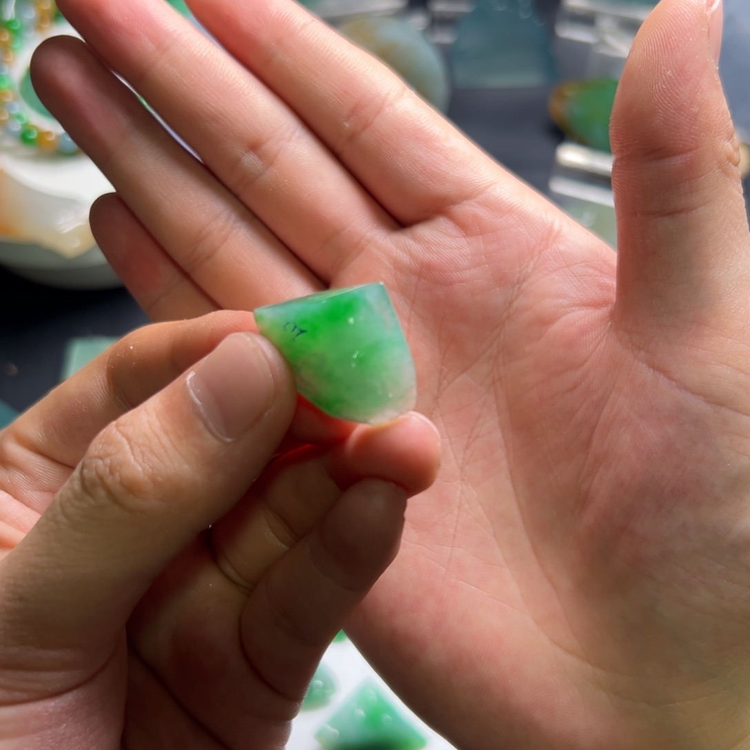 定制翡翠未镶嵌飘花