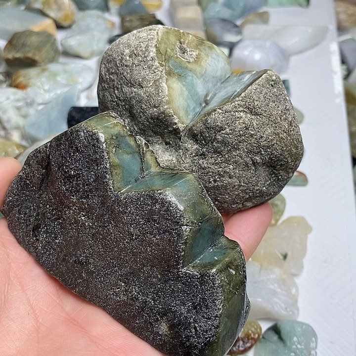 阿***峰翡翠未镶嵌颈饰天然翡翠