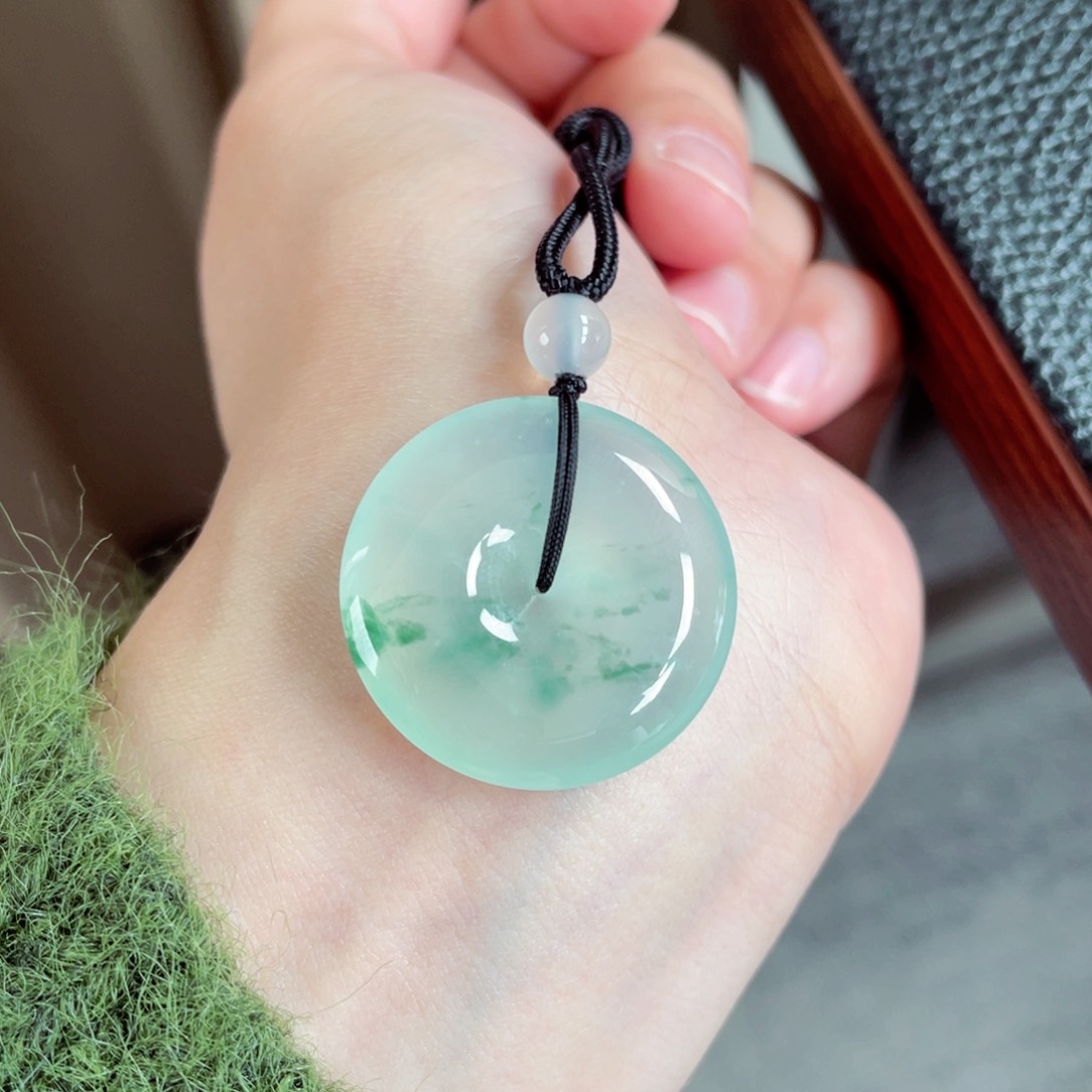 翡翠颈饰未镶嵌扣子