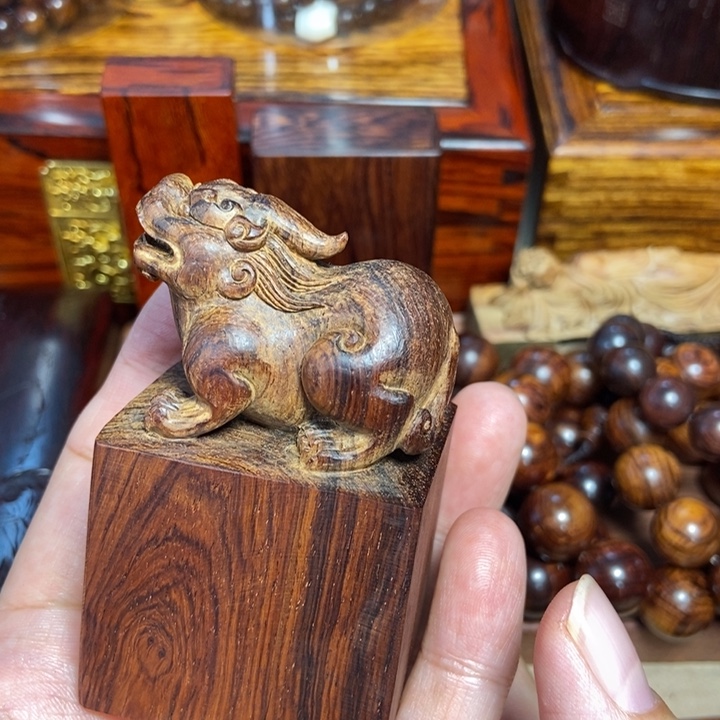 黄花梨/降香黄檀老家具残件雕刻貔貅