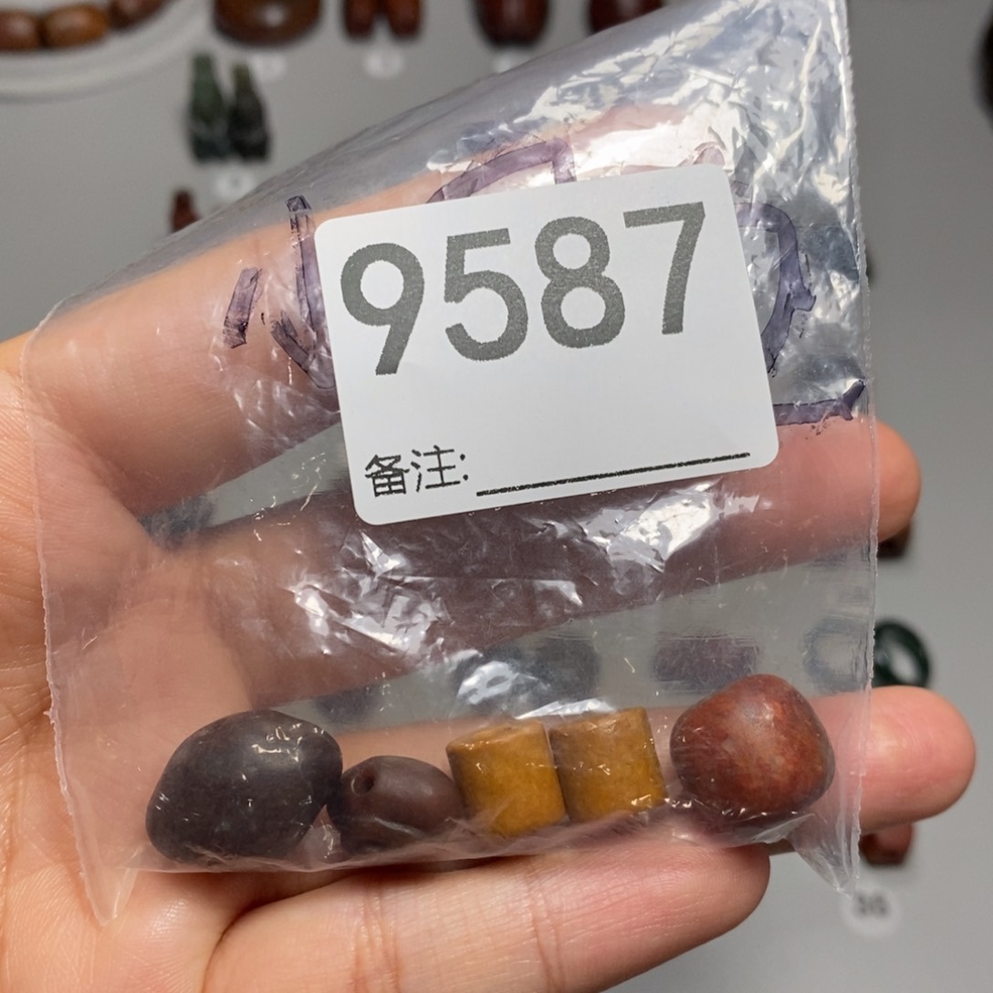 颈饰未镶嵌透闪石质玉睡****包
