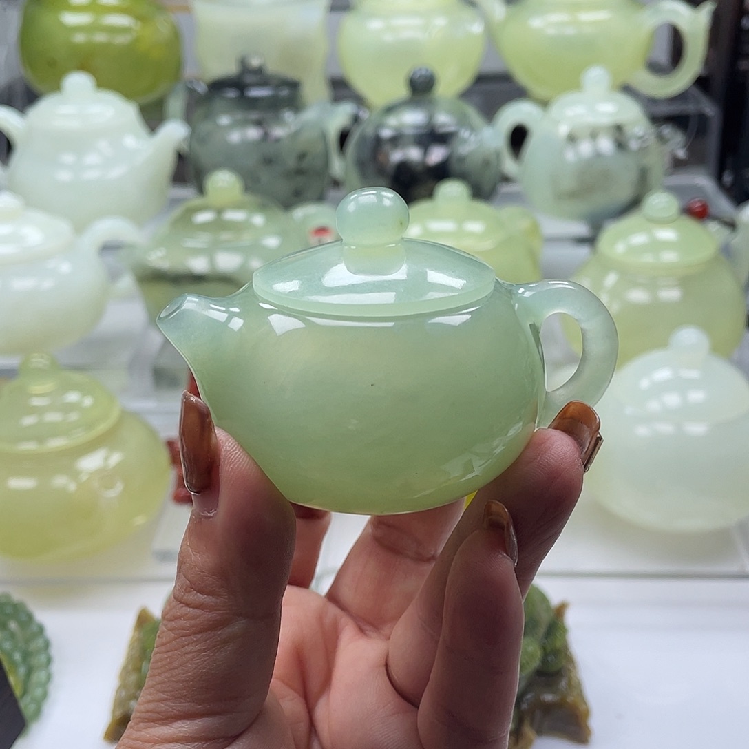 蛇纹石玉未镶嵌壶
