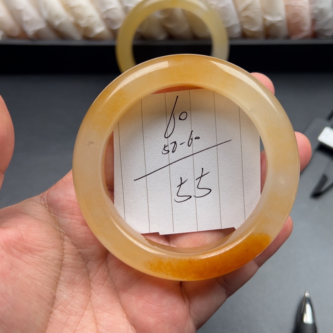 石英质玉（黄龙玉）手镯未镶嵌55