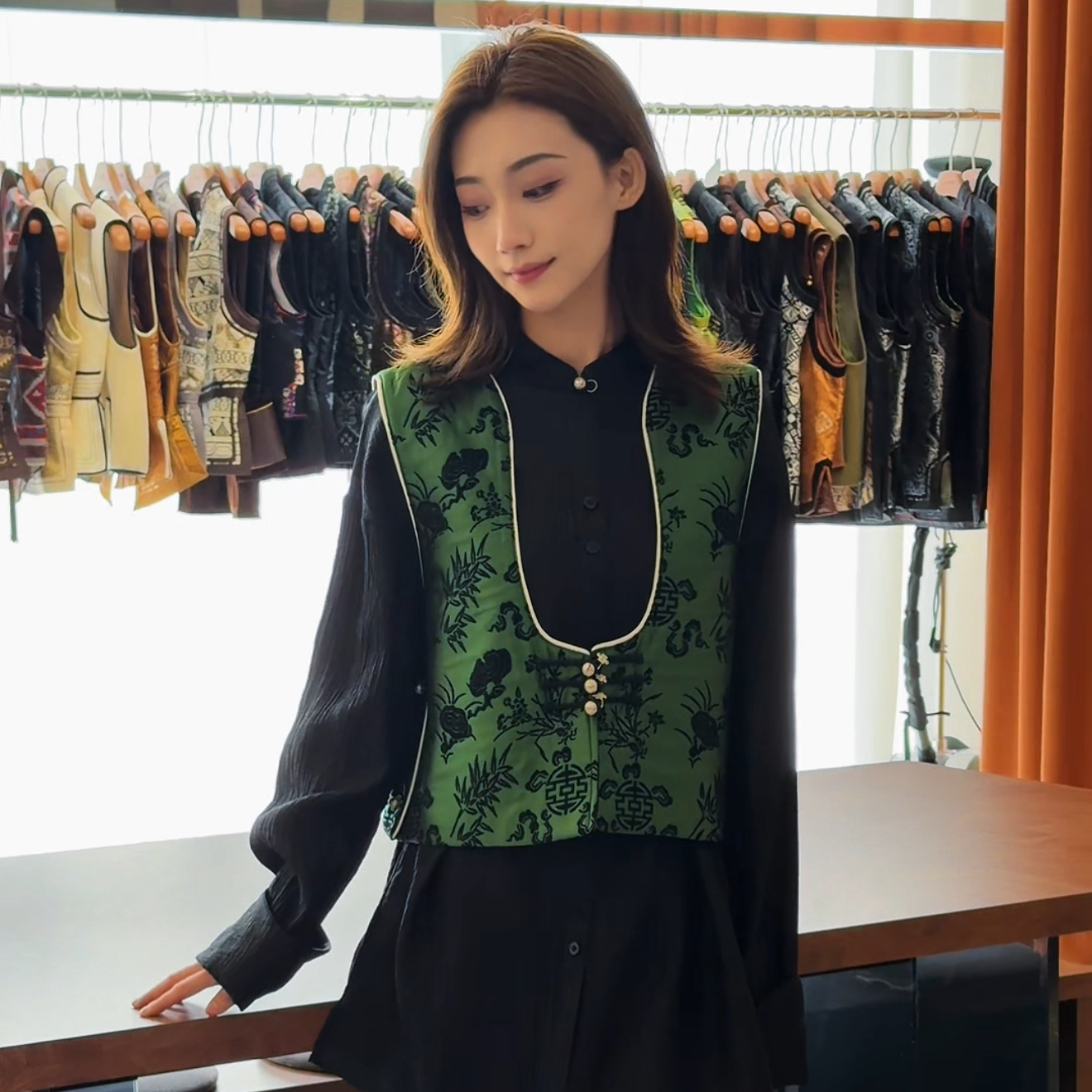 【卓日雅】8830U型领民族风短款马甲改良款民族风马甲