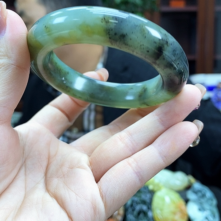 蛇纹石玉吊坠未镶嵌