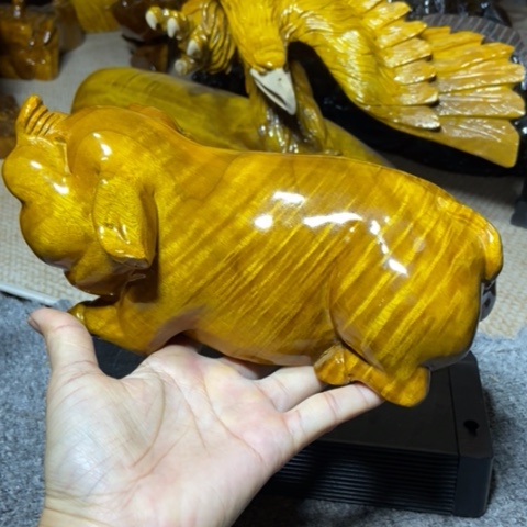 金丝楠猪猪摆件的