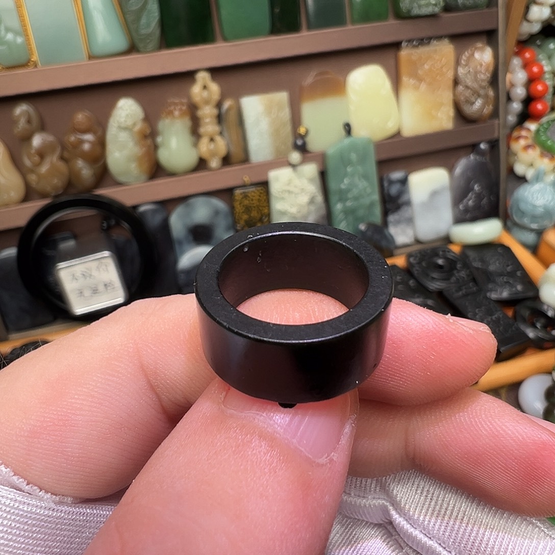 和田玉未镶嵌戒指黑青二细微皮坑内径16.6mm