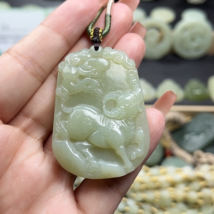 颈饰未镶嵌和田玉