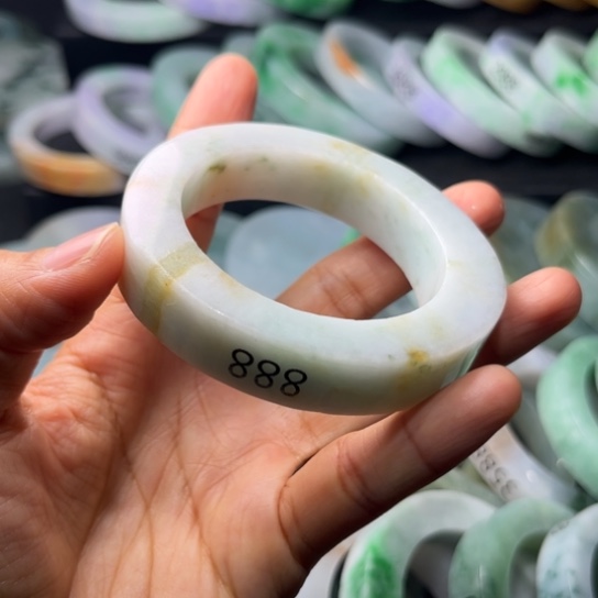 定制翡翠未镶嵌翡翠手镯