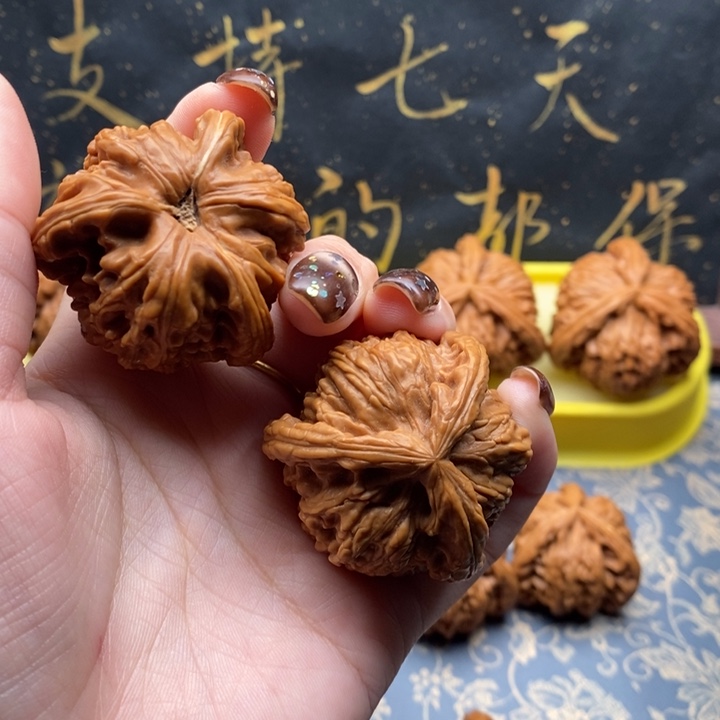 一***忘文玩核桃吊坠白狮子