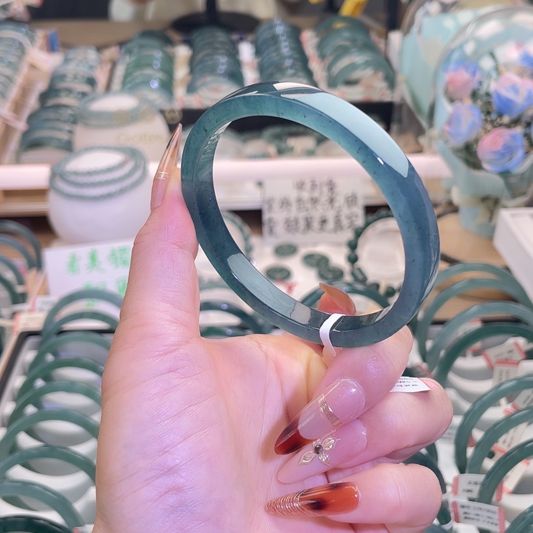 翡翠未镶嵌手镯60-61圈方鐲