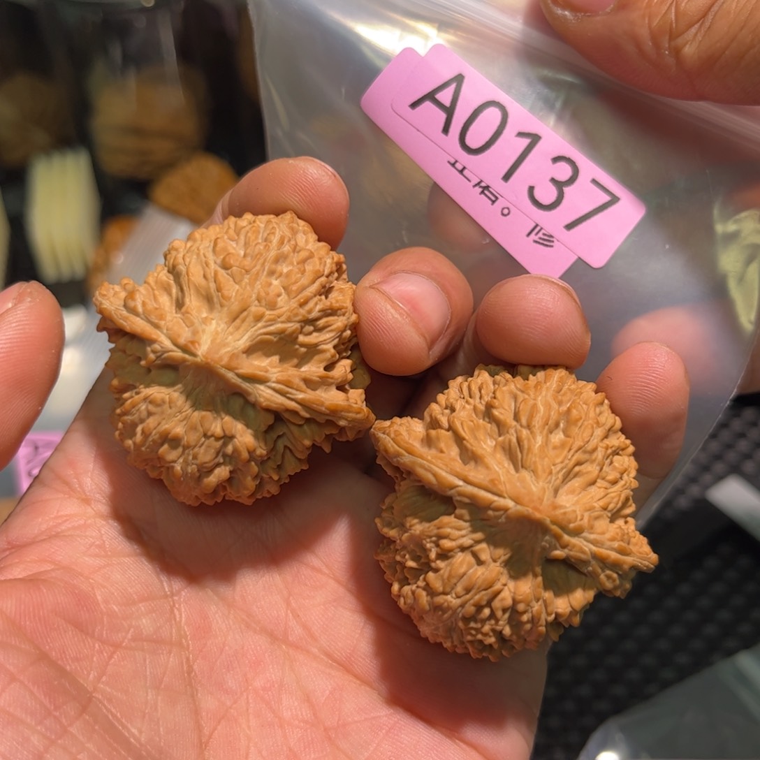 文玩核桃吊坠42.5满天星