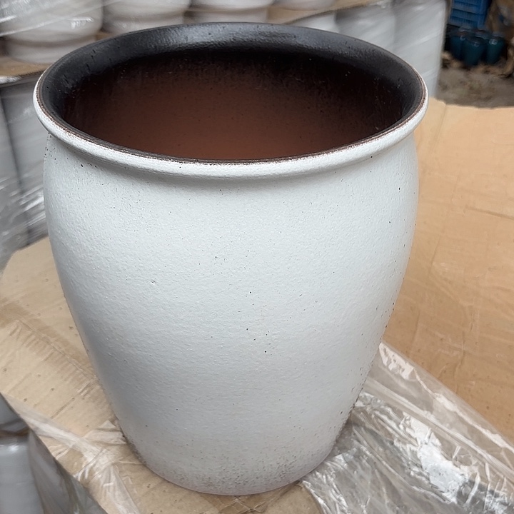 红陶口25高30一个白