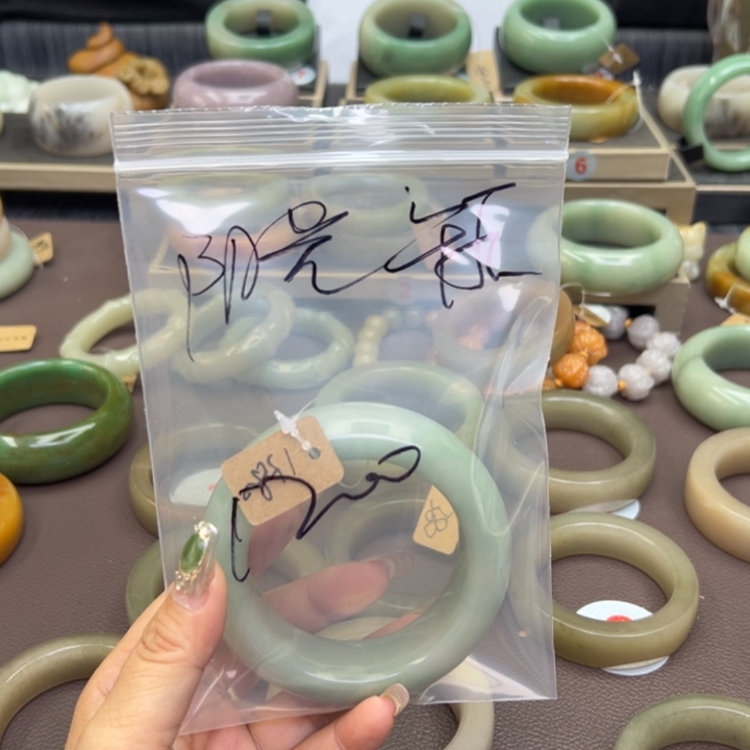 石英质玉未镶嵌手镯午**光