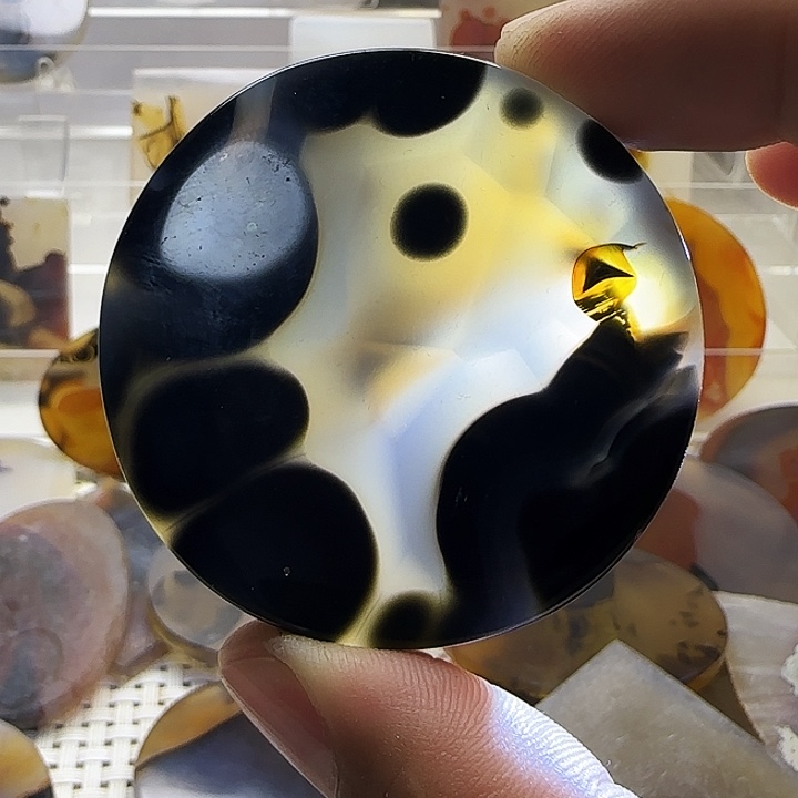 玛瑙/玉髓未镶嵌珠宝奇石