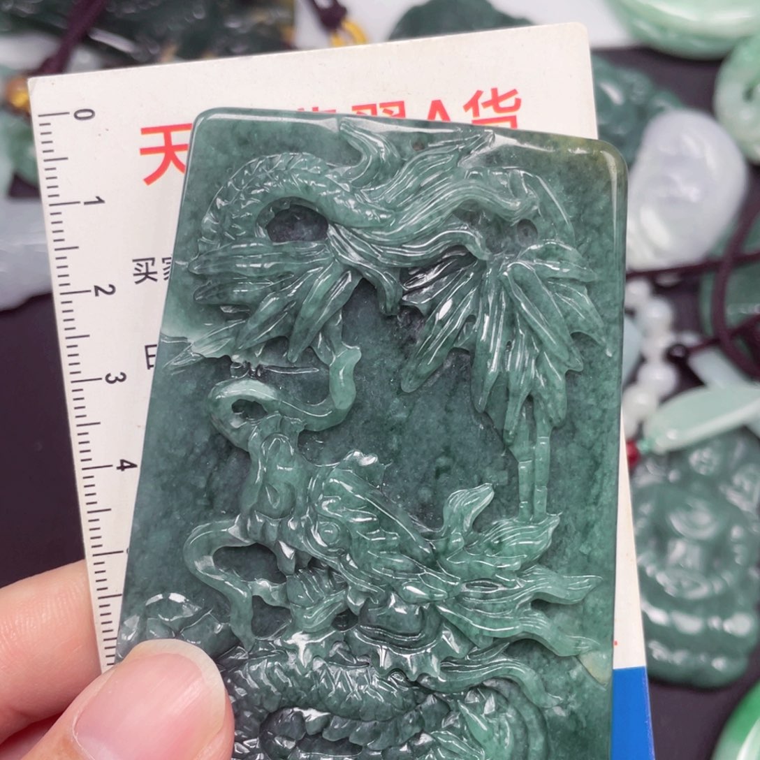 翡翠未镶嵌颈饰吊坠