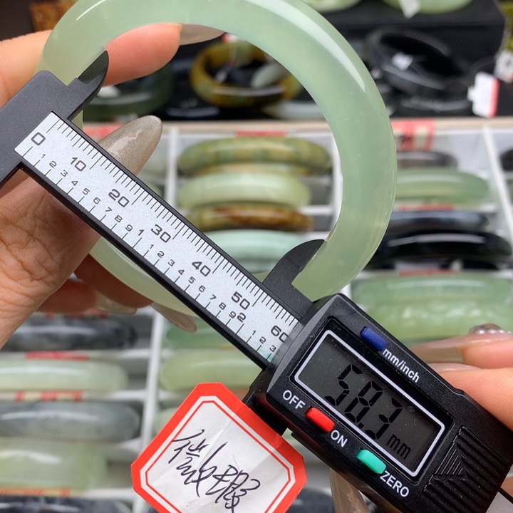 蛇纹石玉未镶嵌手镯852