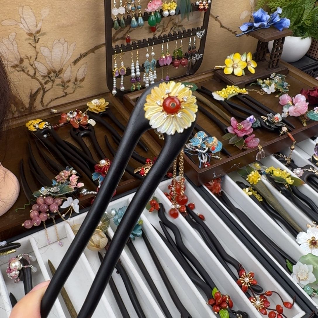 汤***希木质非金属13厘米黑檀木黄花U簪