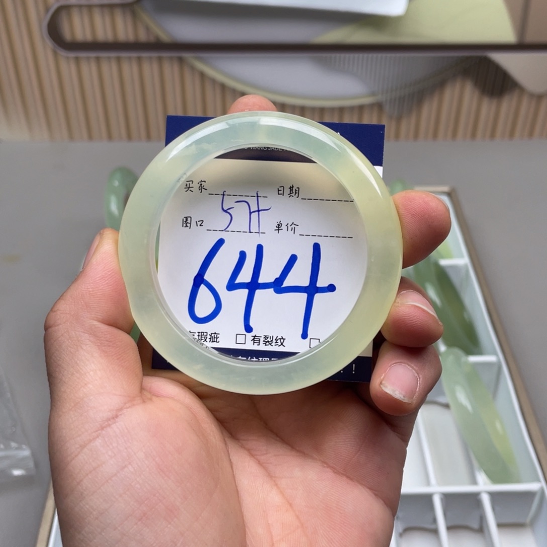 岫玉手镯手镯未镶嵌