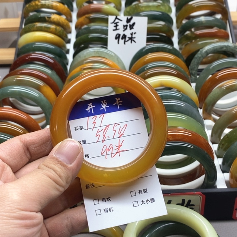 【闪购商品】蛇纹石玉手镯未镶嵌盒***?